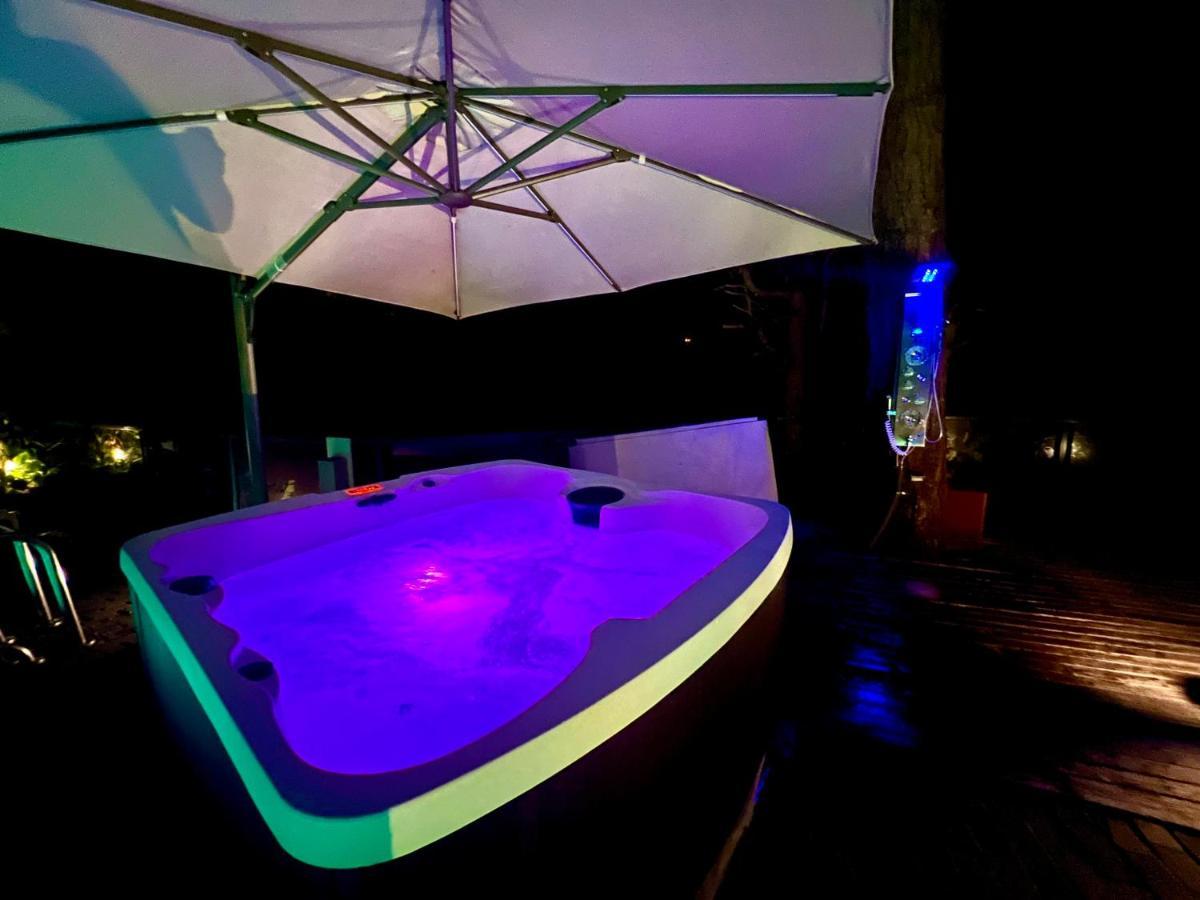 ديلتا Resort Style Home Living With Private Pool And Hottub المظهر الخارجي الصورة